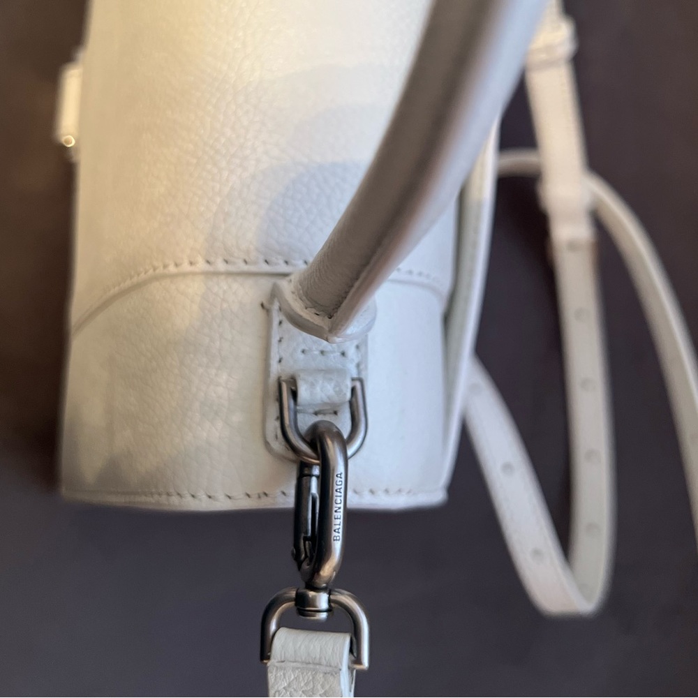 Balenciaga Hourglass SMALL. Willing to negotiate price. - Picture 6 of 9
